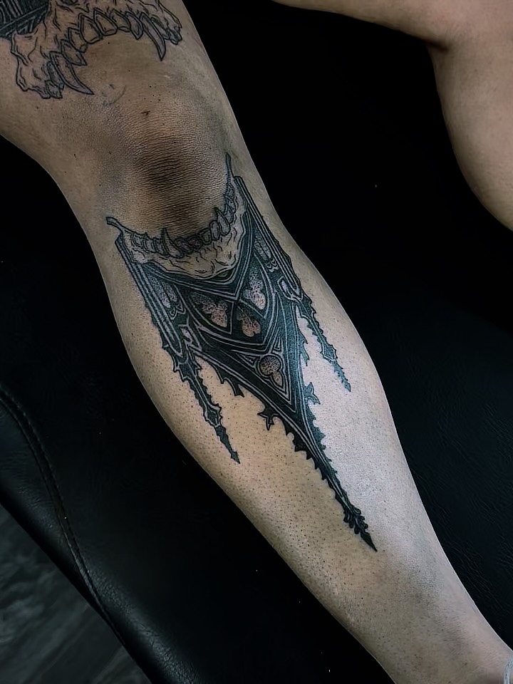 Tattoo by @_mel.art.tattoo โ blackwork, ornamental