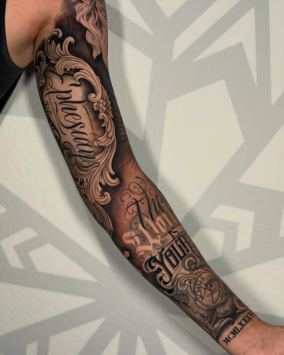 Tattoo by @nandojaa_ink — lettering_script, black_and_grey