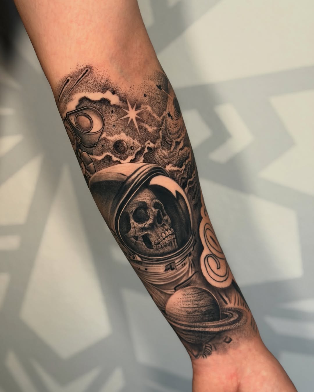 Tattoo by @nandojaa_ink — black_and_grey, realism