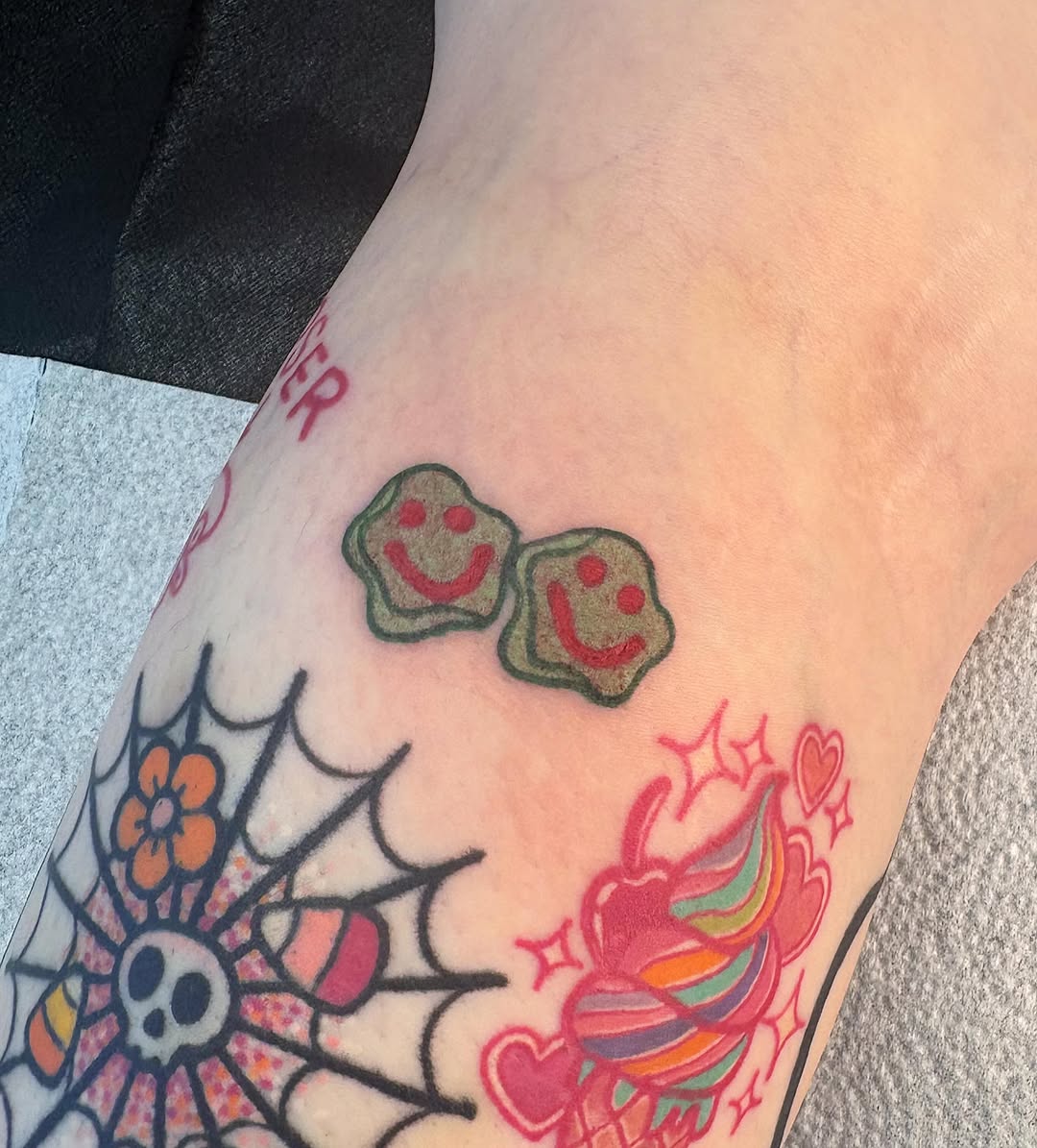 Tattoo by @xxhoneyxdripxx — new_school