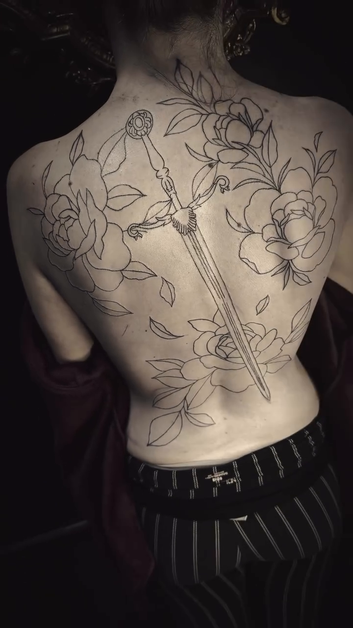 Tattoo by @mac.tatts โ fine_line
