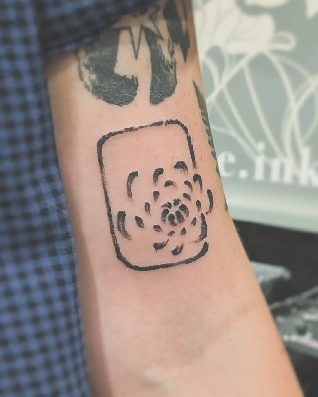Tattoo by @tatie.ink โ blackwork