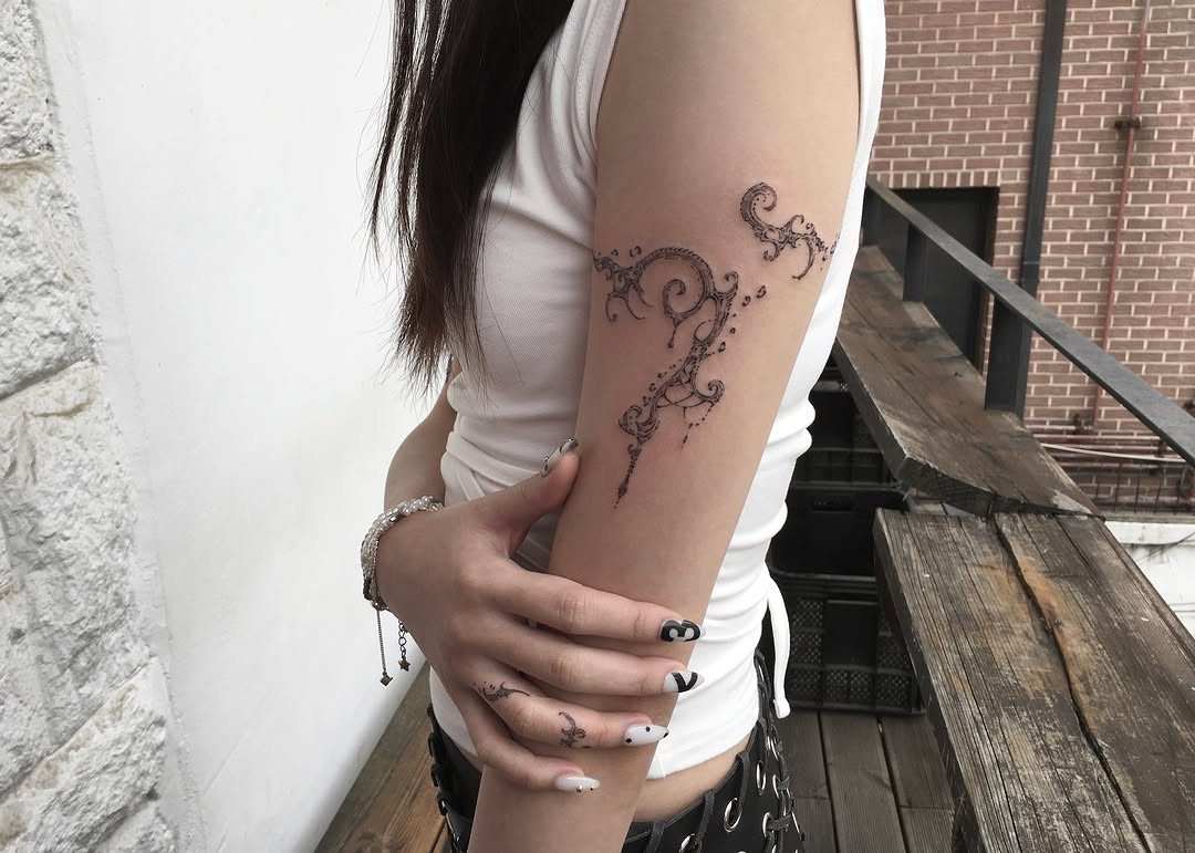 Tattoo by @keeshetattoo β fine_line, ornamental