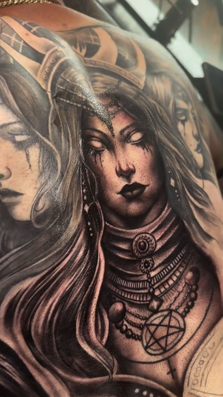 Tattoo by @ozarmy โ black_and_grey, illustrative