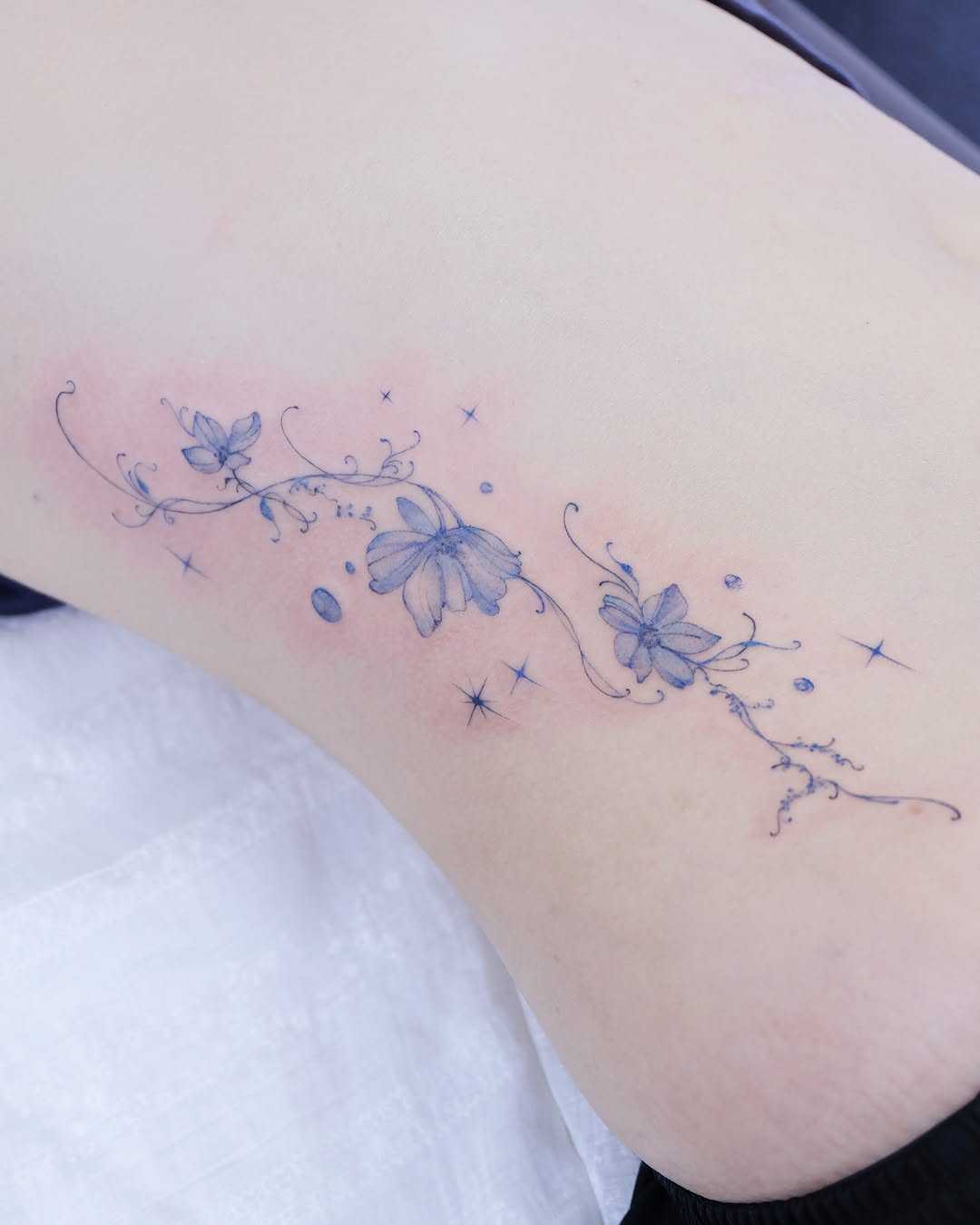 Tattoo by @ablue.tatt — fine_line, watercolor
