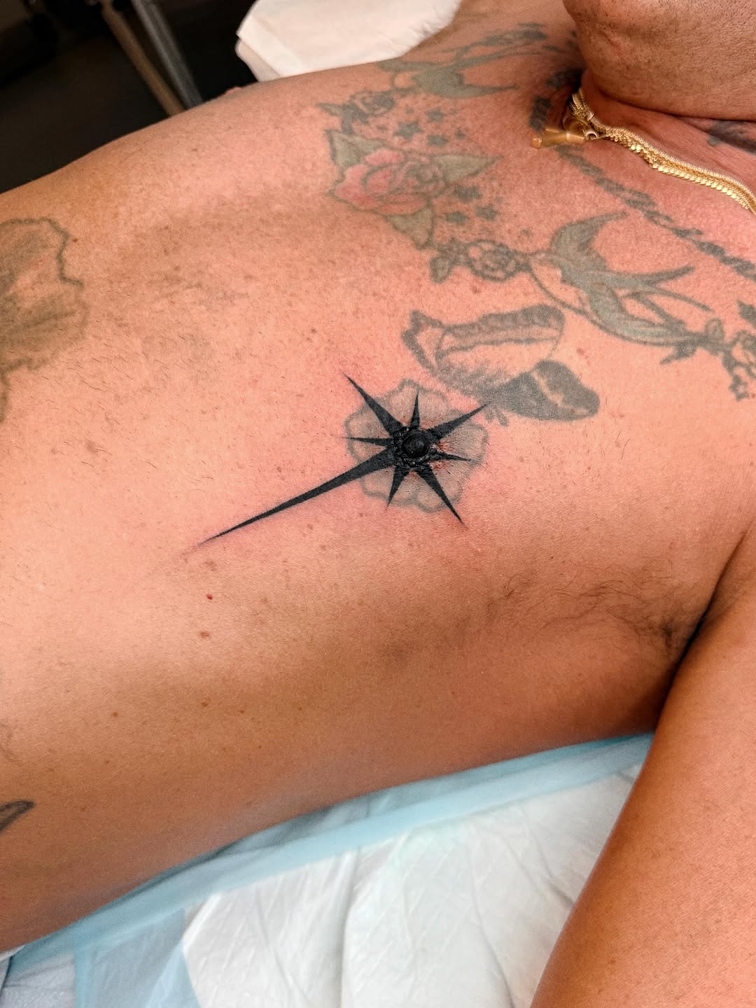 Tattoo by @jenniferpalomaa — blackwork, fine_line