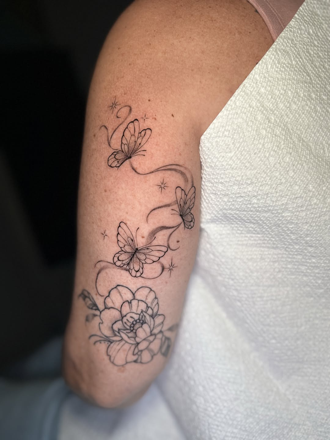 Tattoo by @gnat_art โ fine_line