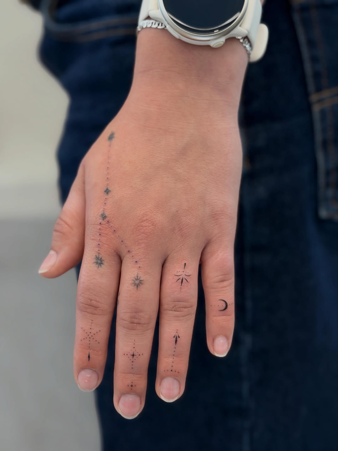 Tattoo by @olyamur.tatts — fine_line, minimalist