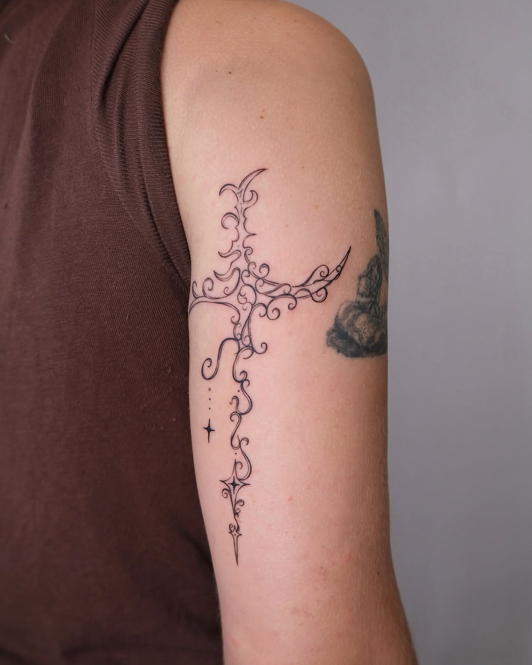 Tattoo by @mu.uutat — fine_line, ornamental
