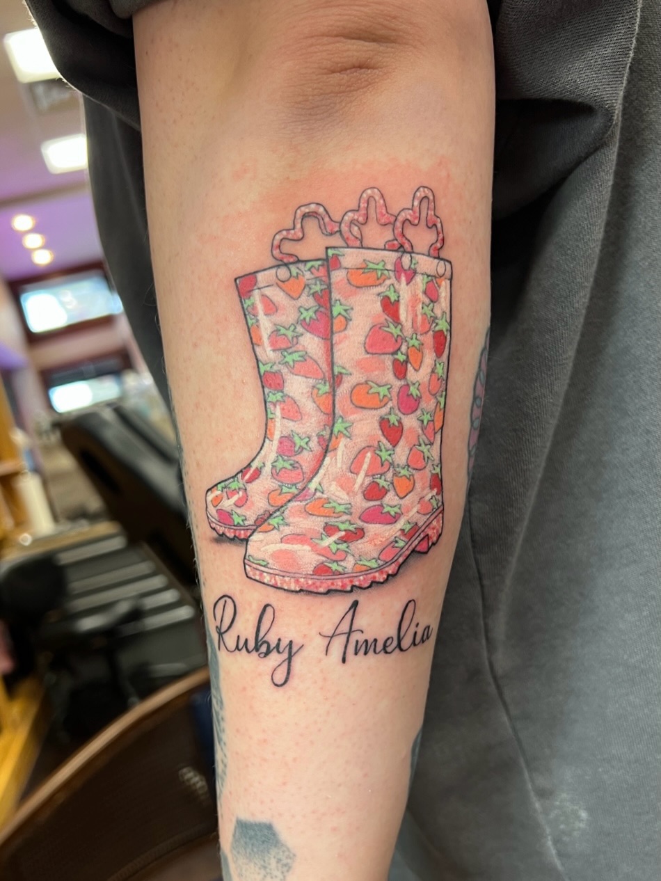 Tattoo by @lilylaurilatattoos β lettering_script, new_school