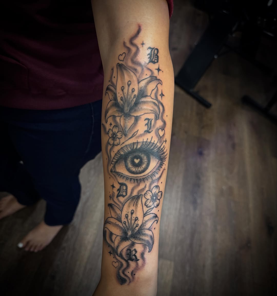 Tattoo by @lele_tattooart β black_and_grey