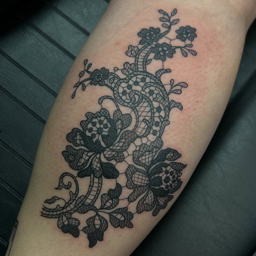 Tattoo by @kikicantdraw — blackwork, ornamental