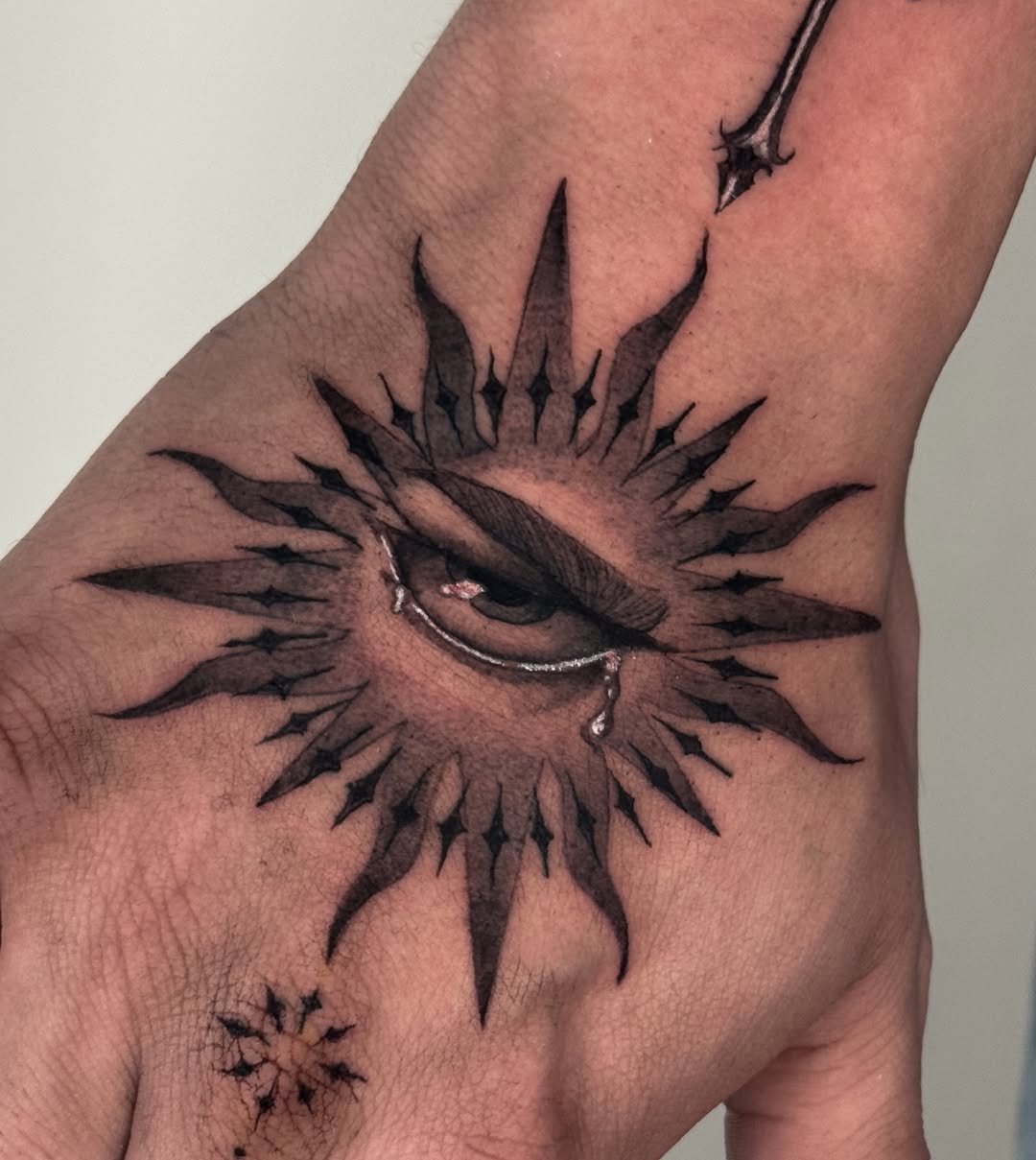Tattoo by @brisiainks โ black_and_grey