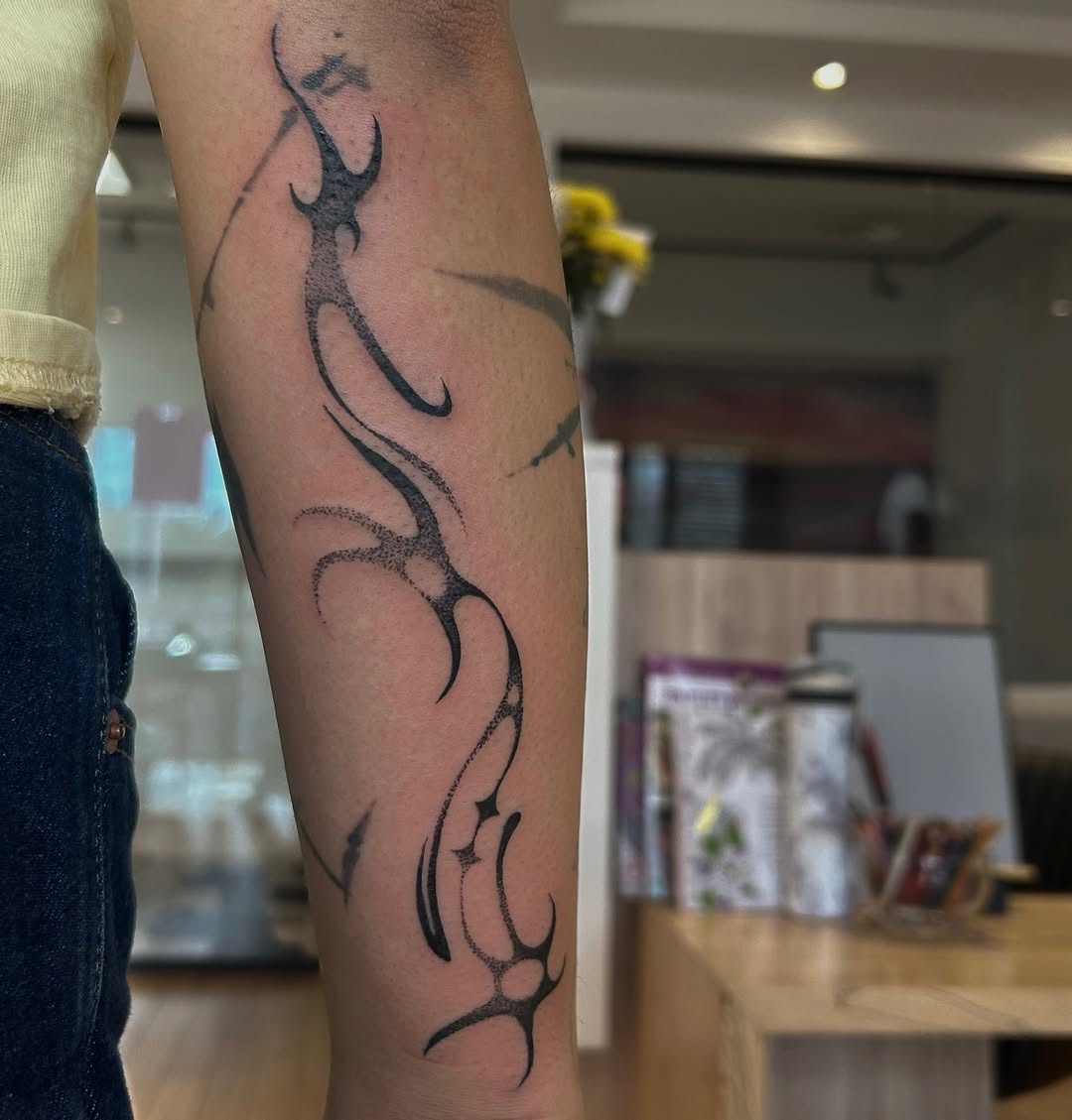 Tattoo by @oolong.ink — tribal, dotwork