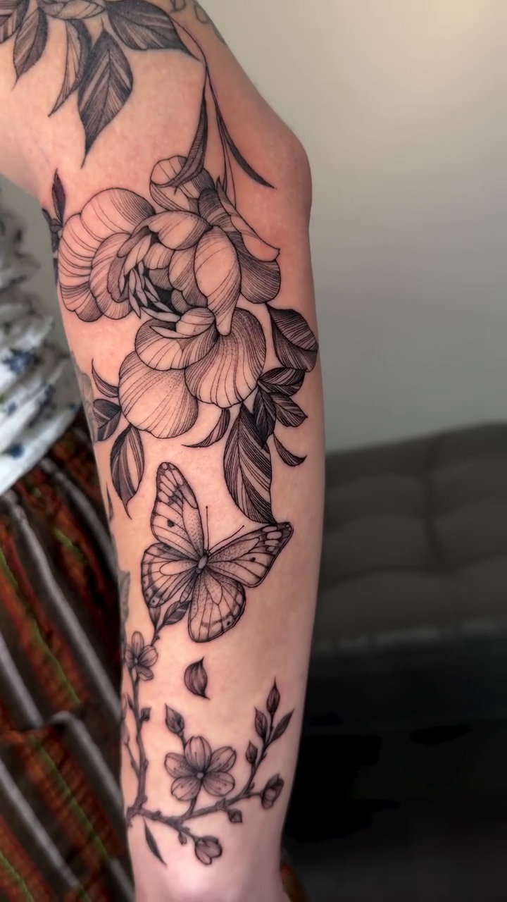 Tattoo by @dayana_tattooartist — fine_line, black_and_grey