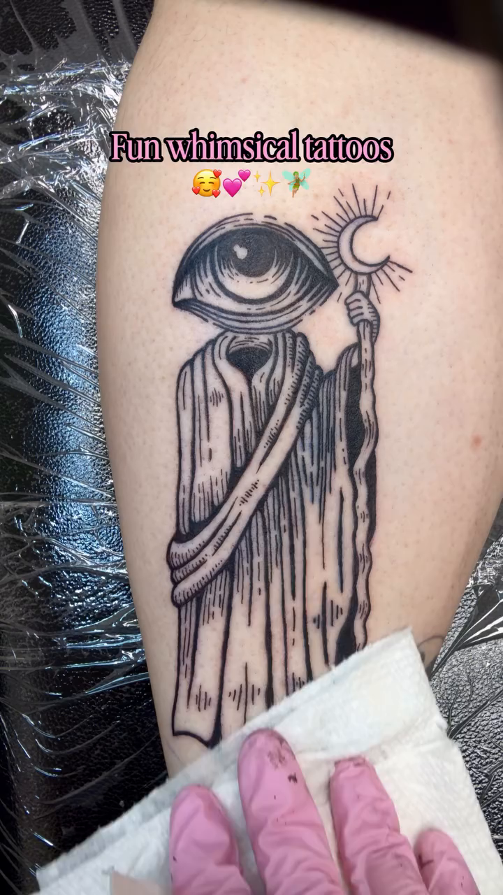 Tattoo by @lauratheartwitch — black_and_grey