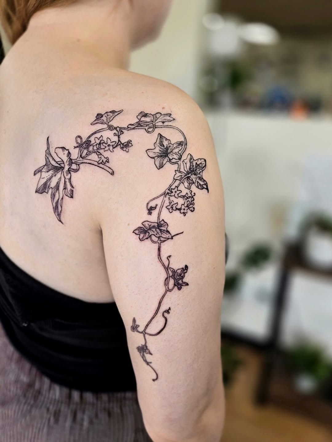 Tattoo by @tattooo_moisu — fine_line