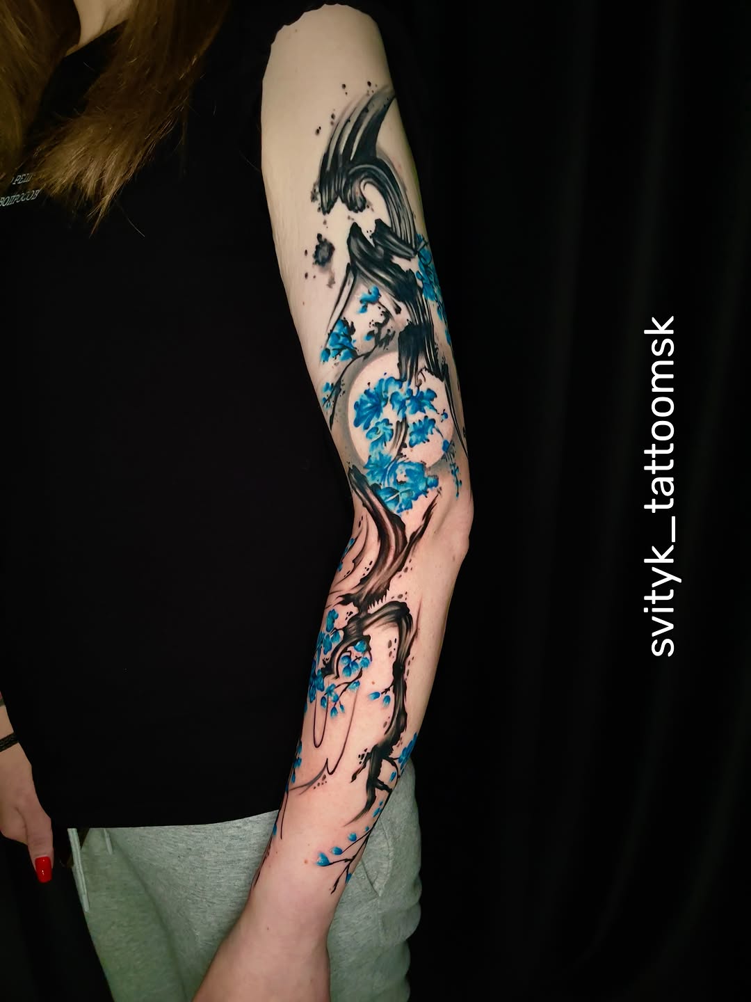 Tattoo by @svityk_tattoomsk — watercolor, blackwork