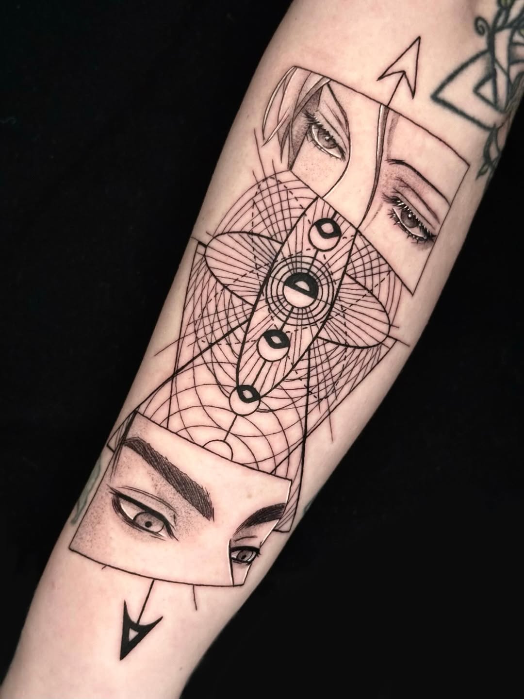 Tattoo by @kkimnida โ geometric, black_and_grey