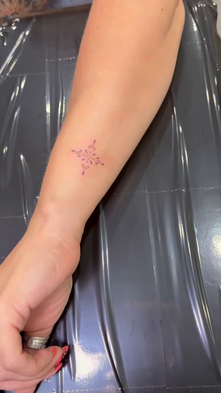 Tattoo by @tildeathinkk — fine_line, geometric