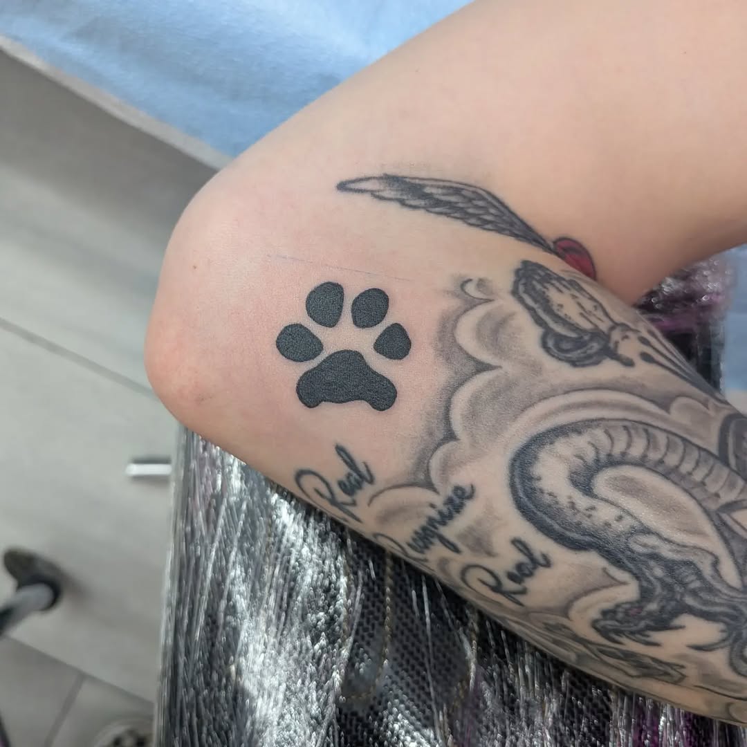 Tattoo by @damondemonink β blackwork, minimalist
