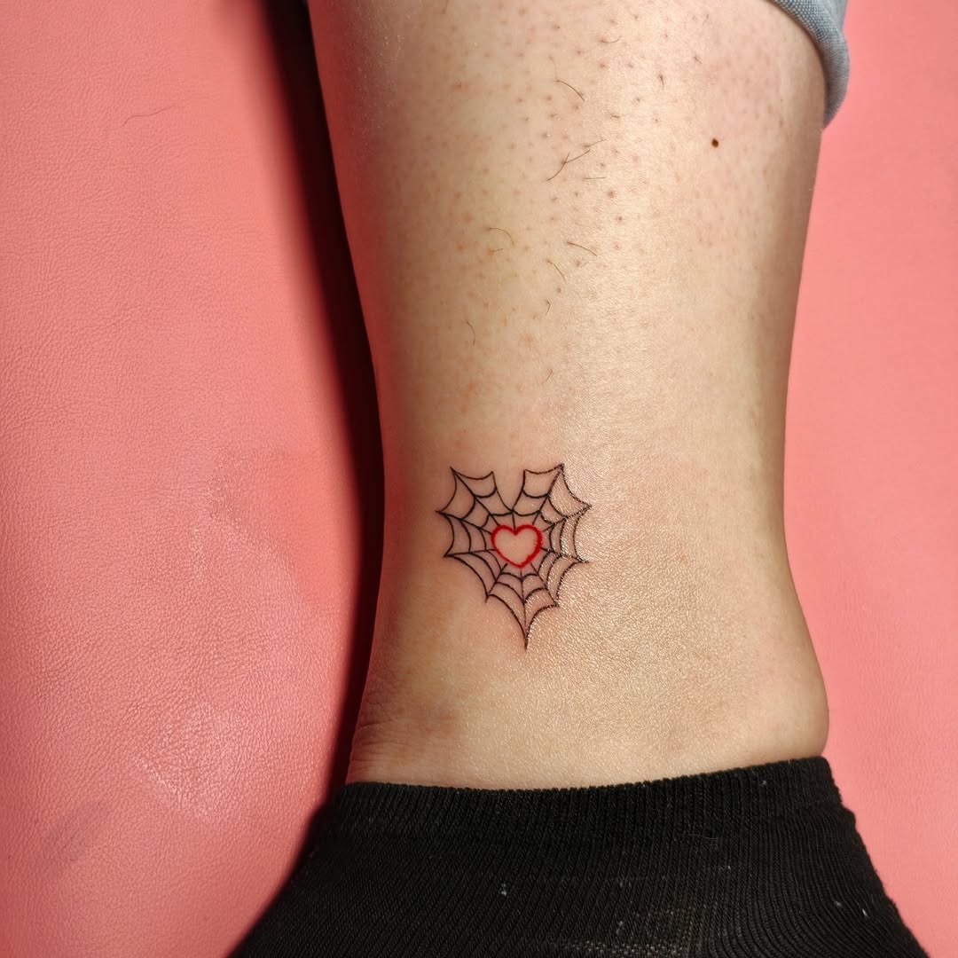 Tattoo by @quite_oddish โ fine_line