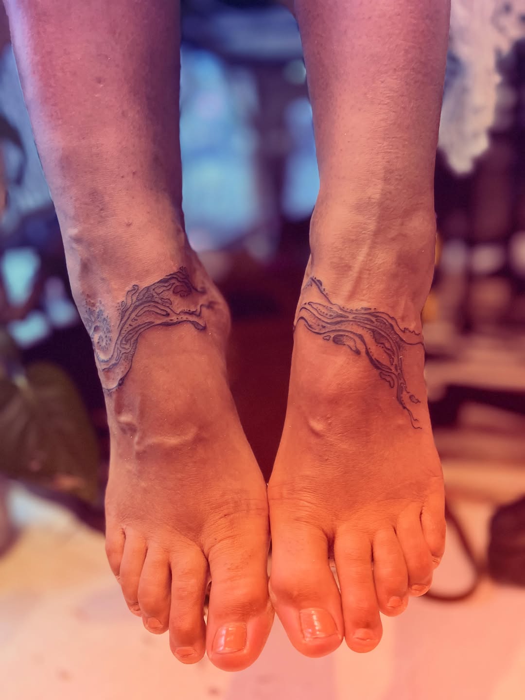 Tattoo by @lamainbleue_tattoo — fine_line