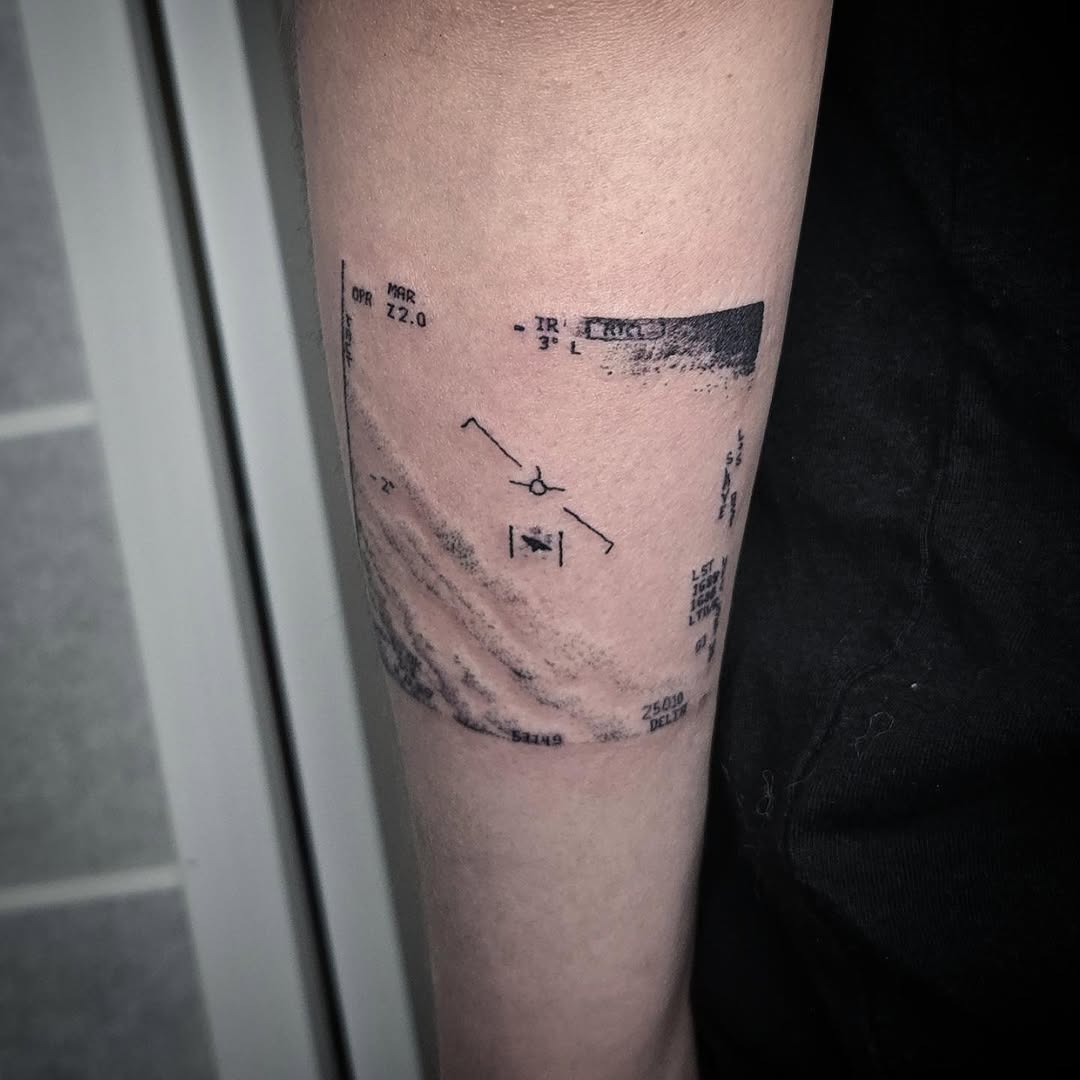 Tattoo by @mach1ne___ β blackwork