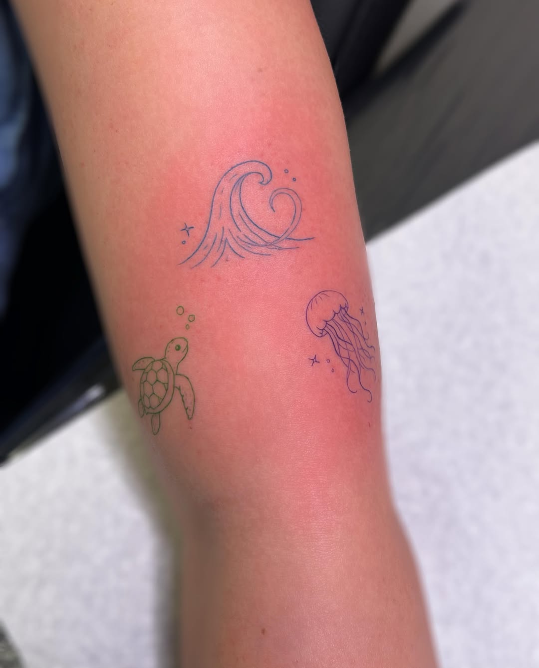 Tattoo by @dazeeinkstudio โ fine_line