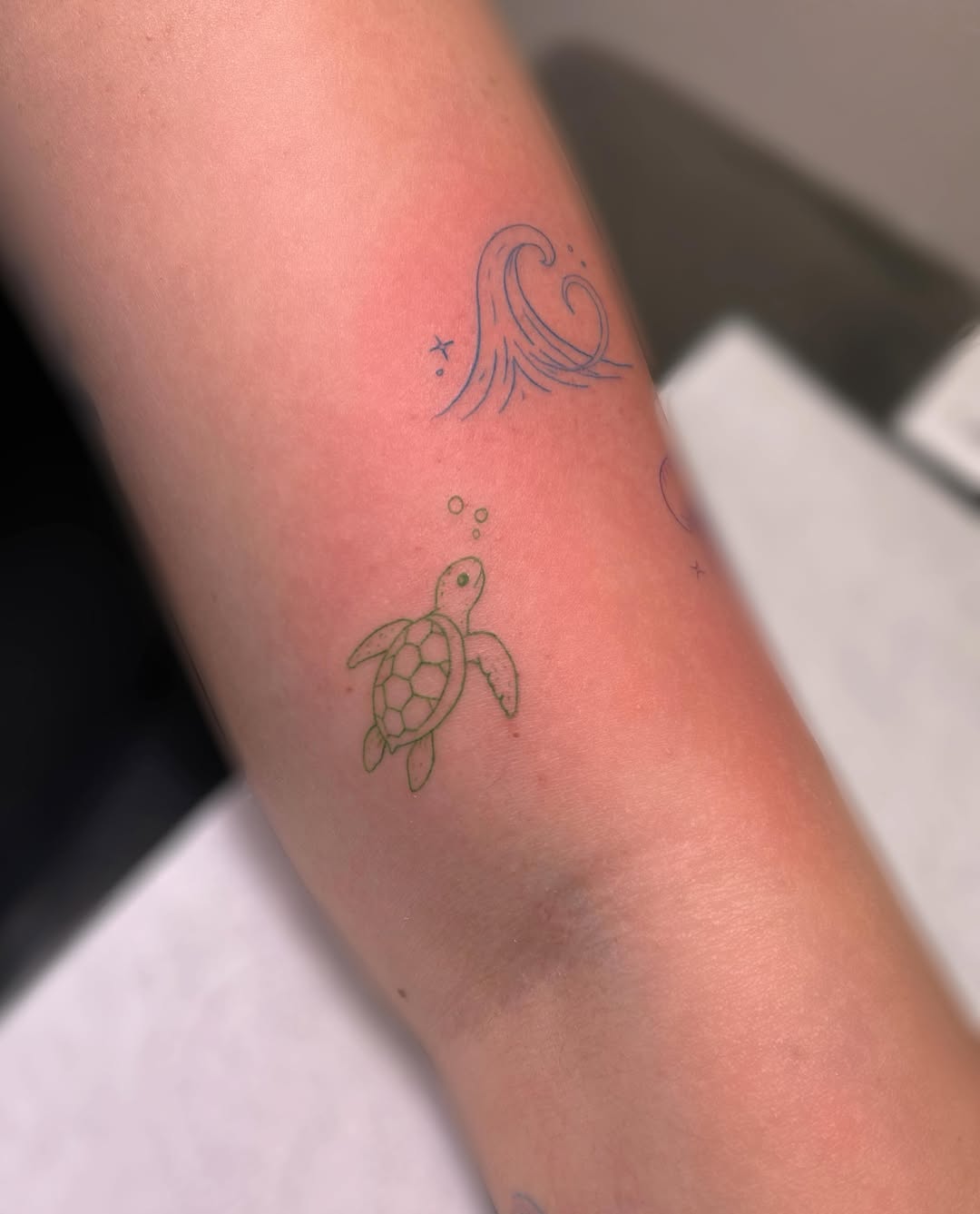 Tattoo by @dazeeinkstudio โ fine_line
