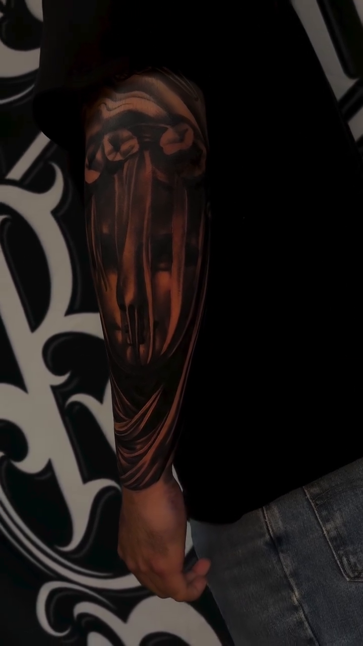 Tattoo by @deeloc_ink — blackwork, illustrative