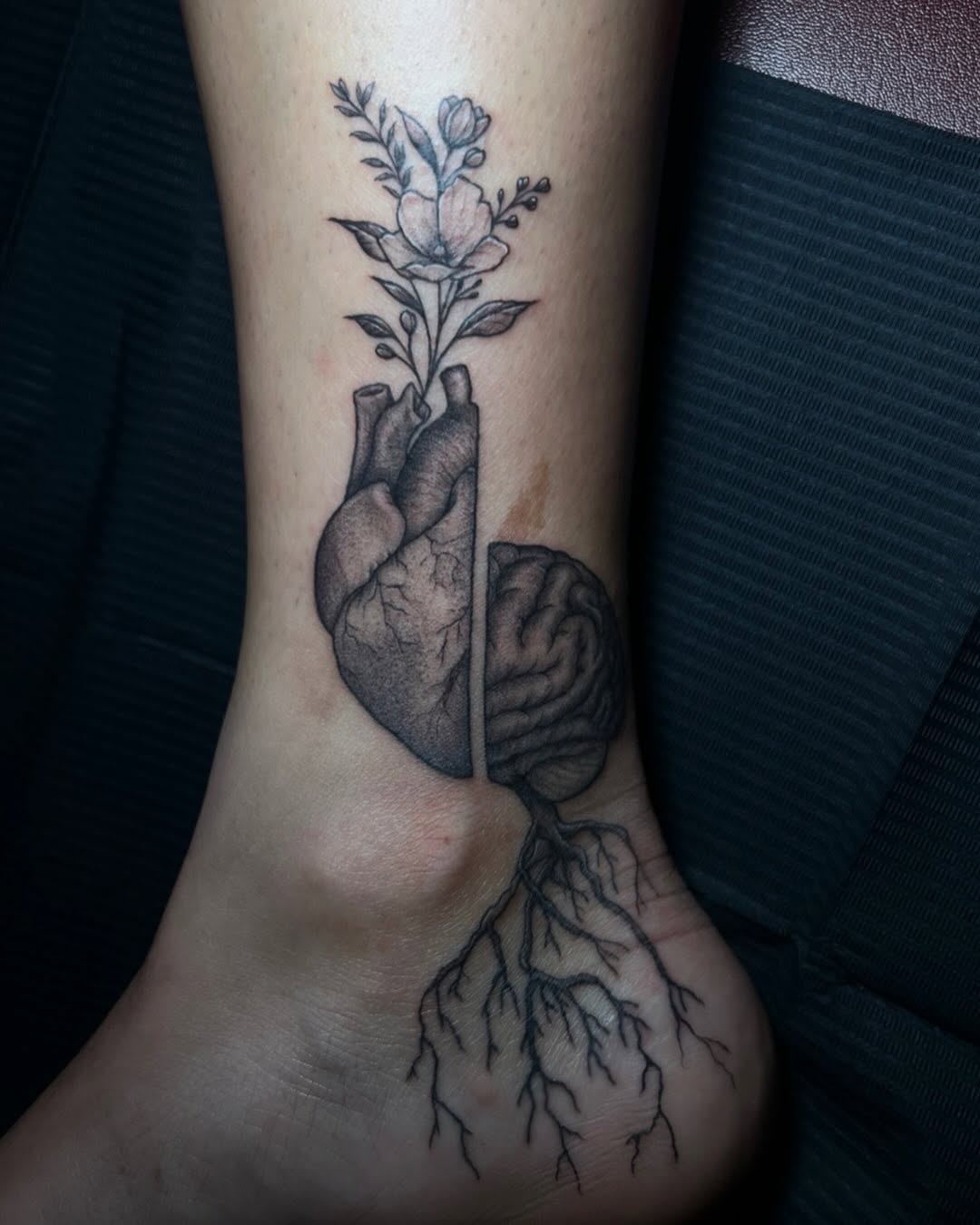 Tattoo by @iraymi.tattoos โ realism