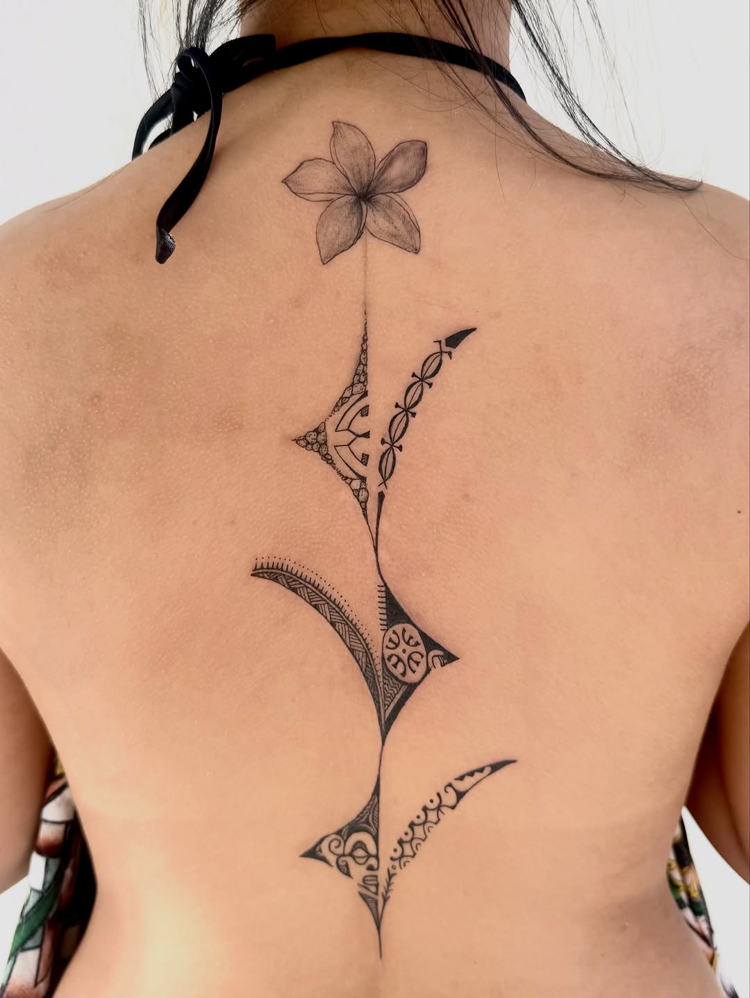 Tattoo by @healohakamanu — illustrative, geometric