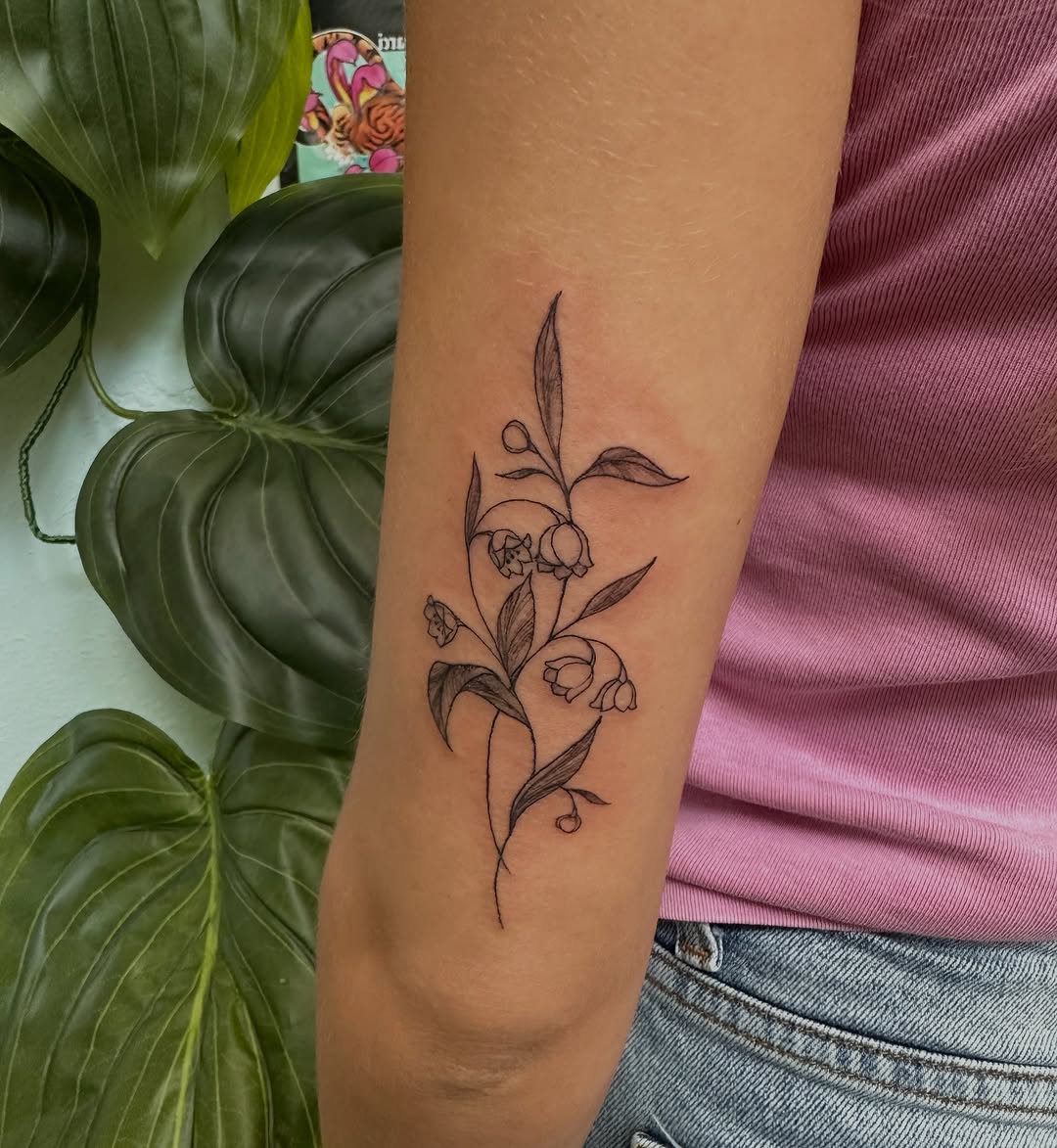Tattoo by @tattoosbydarci โ fine_line