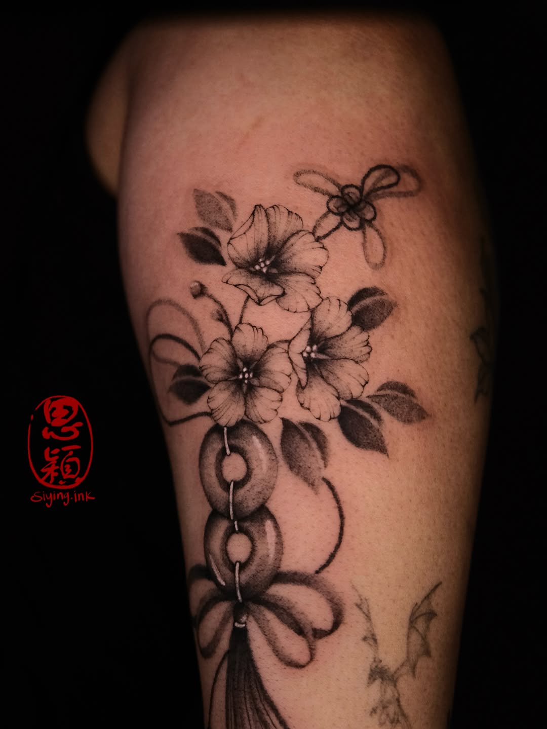 Tattoo by @siying.ink โ black_and_grey, illustrative