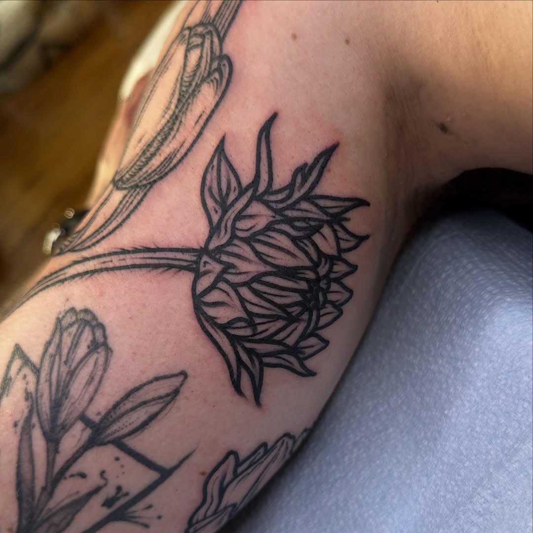 Tattoo by @rosalieocchino — black_and_grey, fine_line