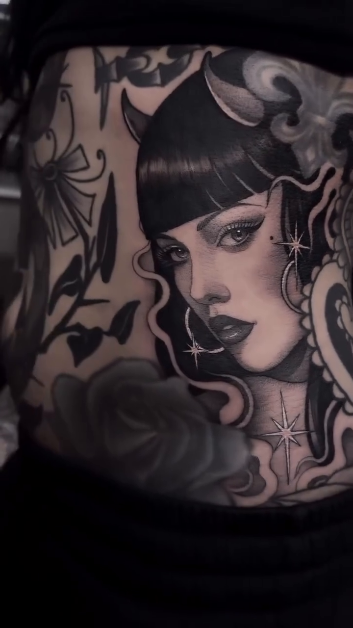 Tattoo by @lunalucerotattoo โ black_and_grey