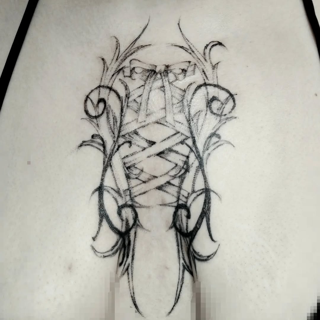 Tattoo by @hallowedgirl β blackwork