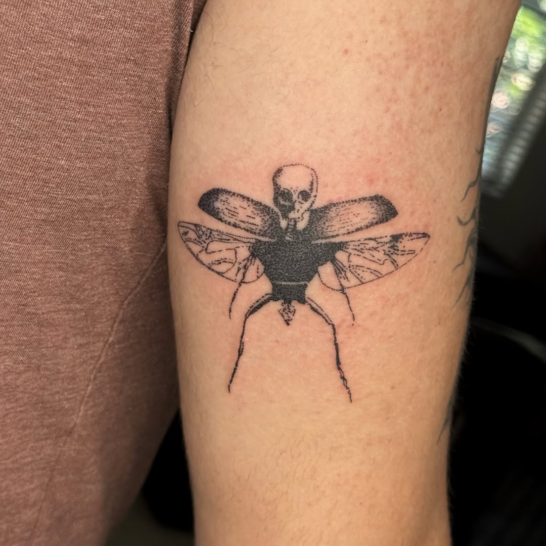 Tattoo by @jointkillertattoo โ blackwork