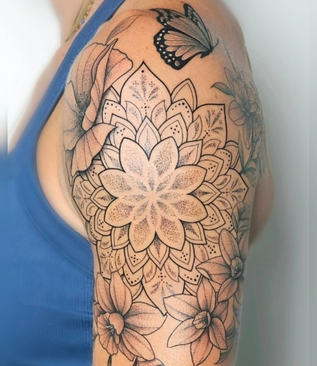 Tattoo by @tattsbytayy — dotwork