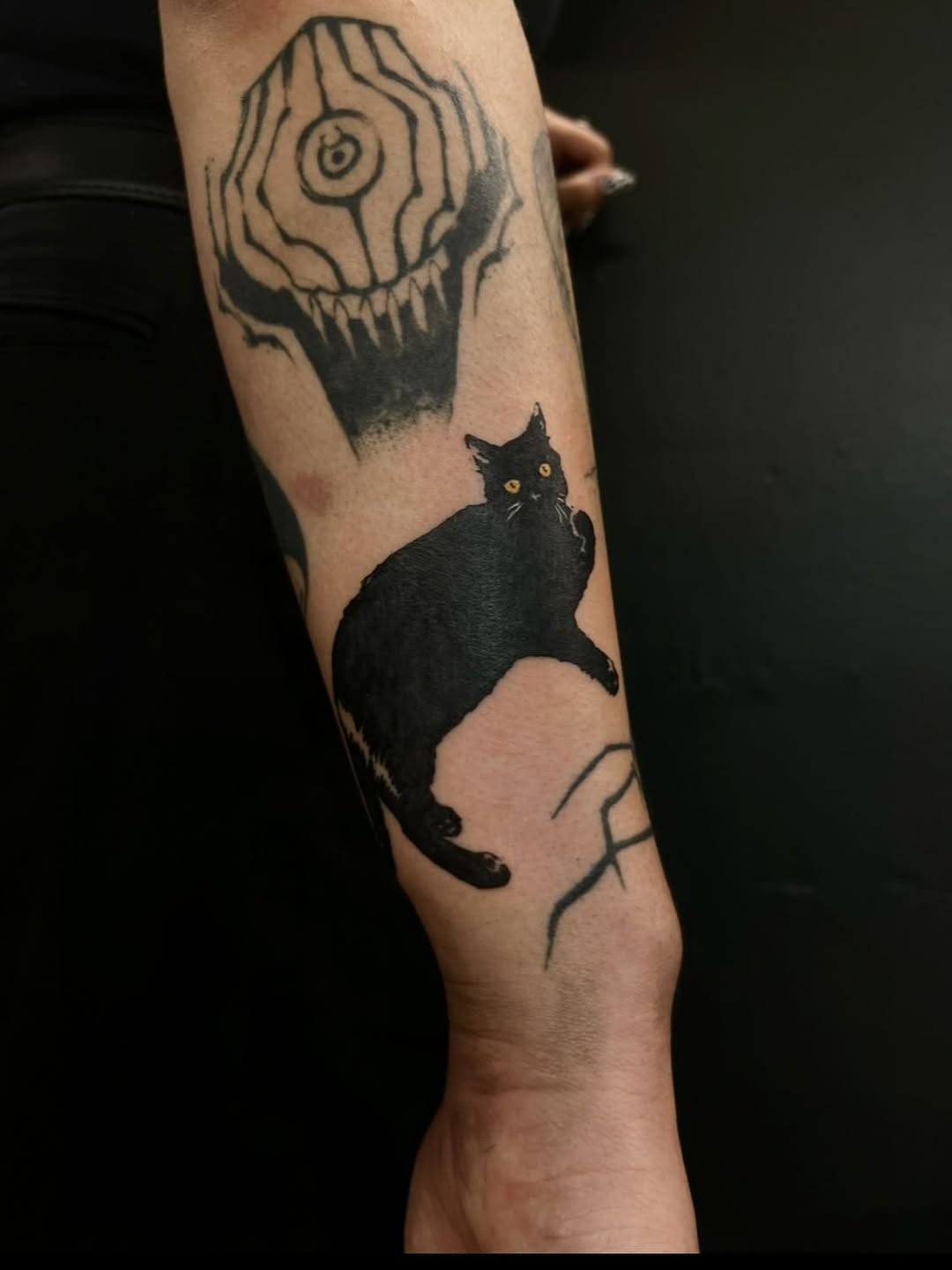 Tattoo by @pls_tnx โ blackwork