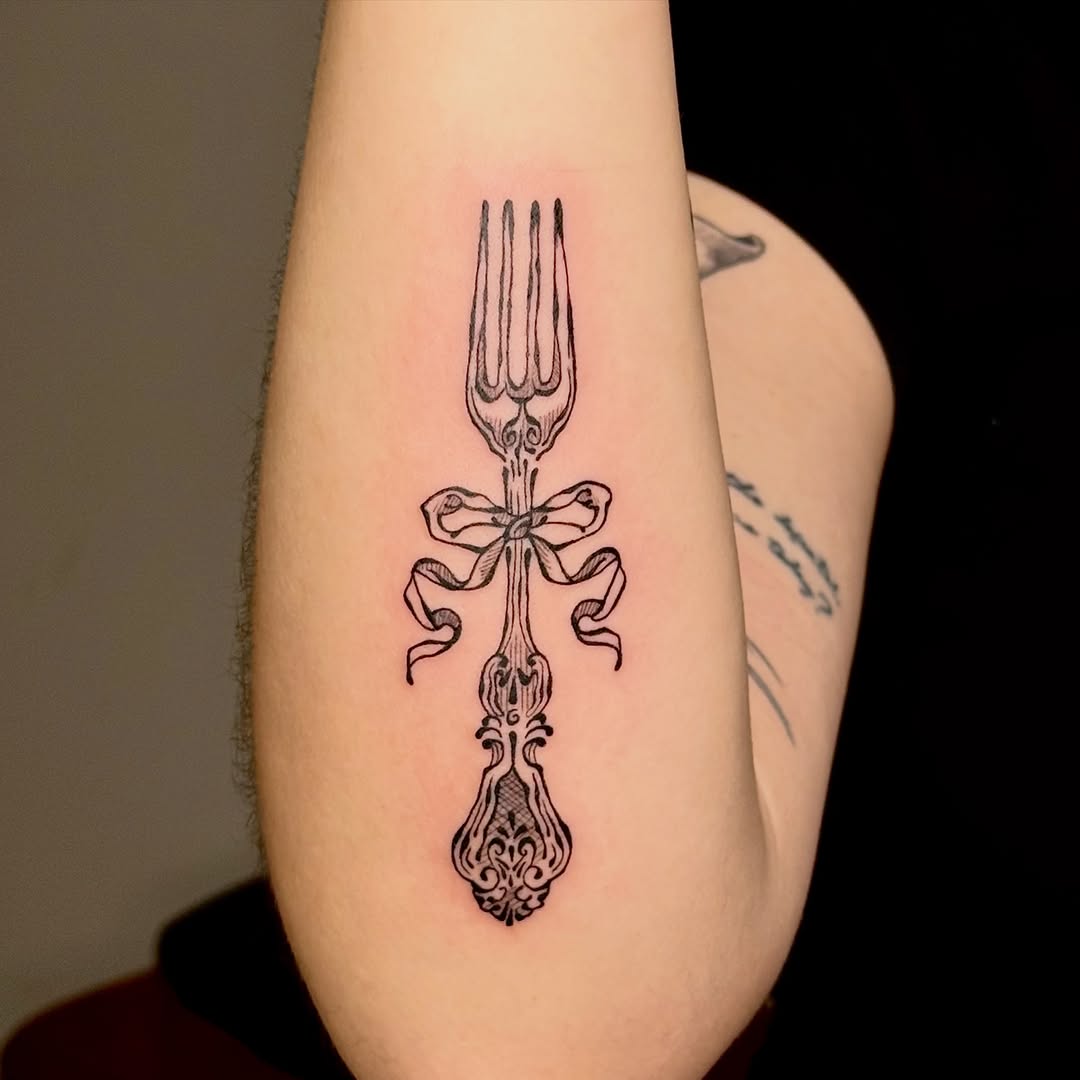 Tattoo by @hansi.ink — fine_line, ornamental