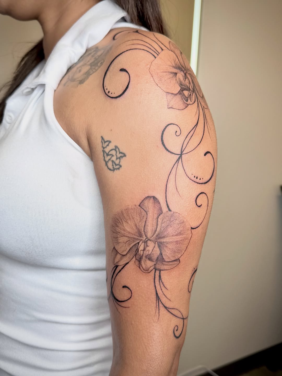 Tattoo by @zorniitsa — fine_line, black_and_grey