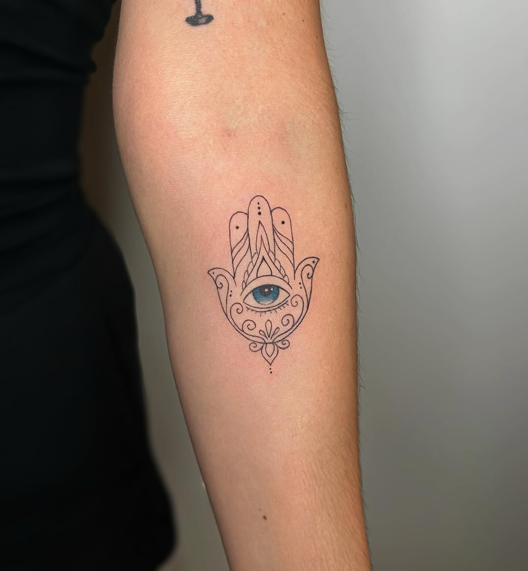 Tattoo by @dazeeinkstudio โ fine_line