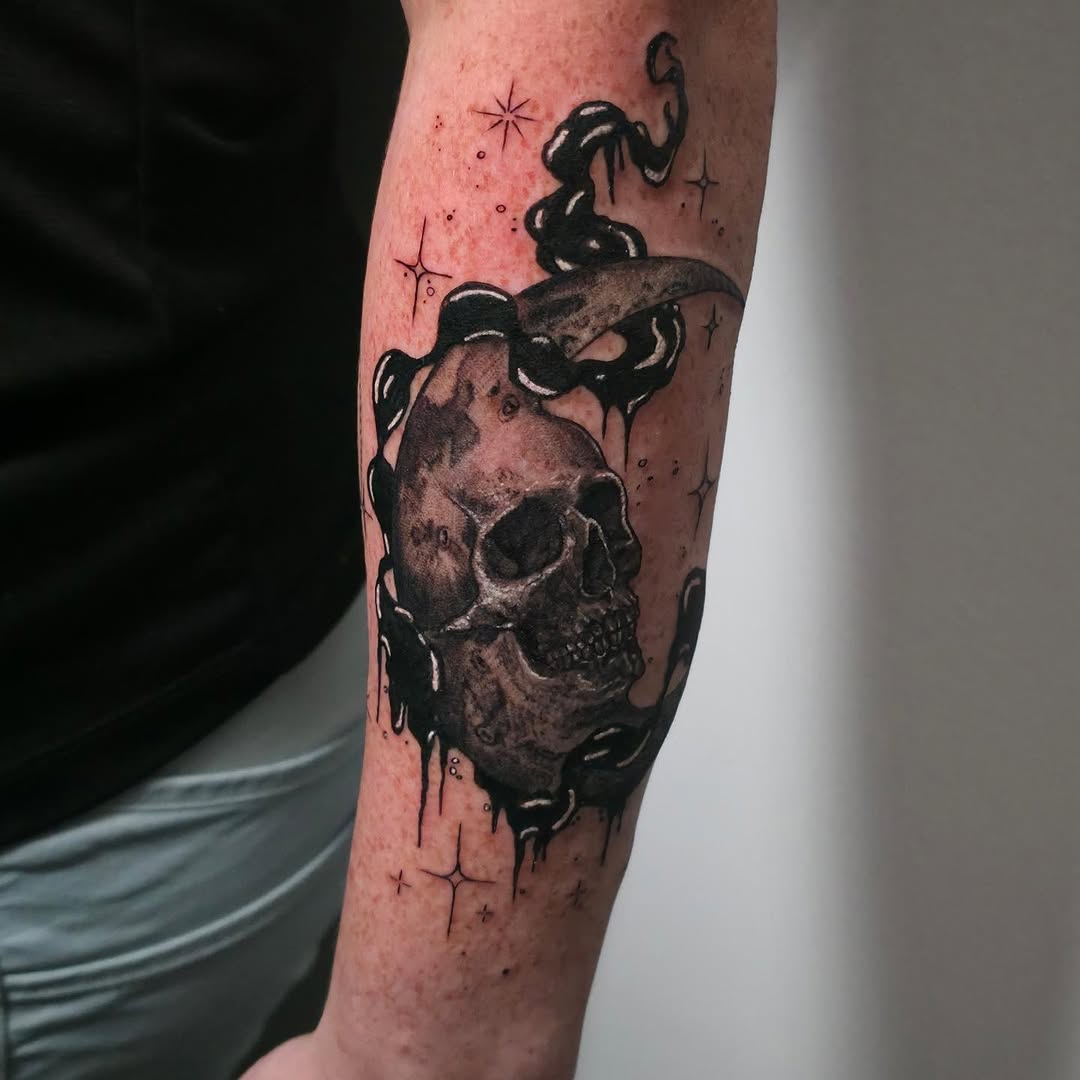 Tattoo by @vens.tattoo โ black_and_grey, realism
