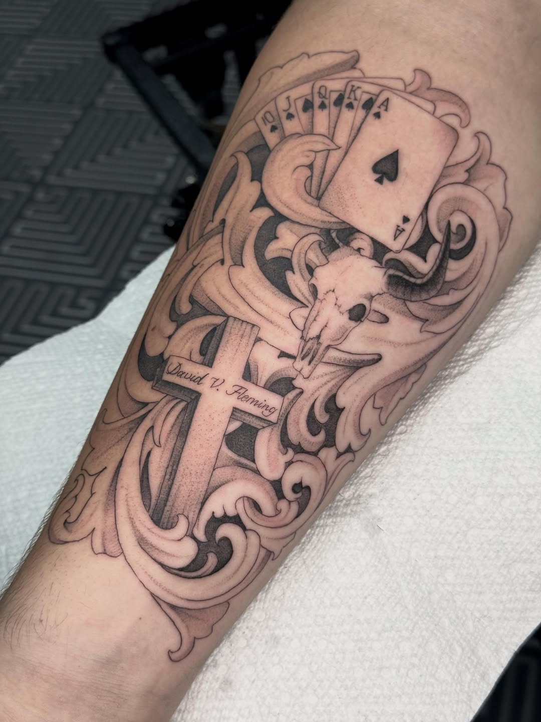Tattoo by @lizrd.tats — black_and_grey, ornamental