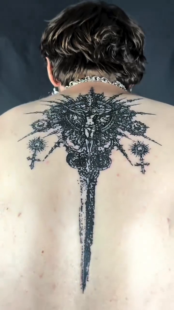 Tattoo by @yese.vibes — blackwork, geometric