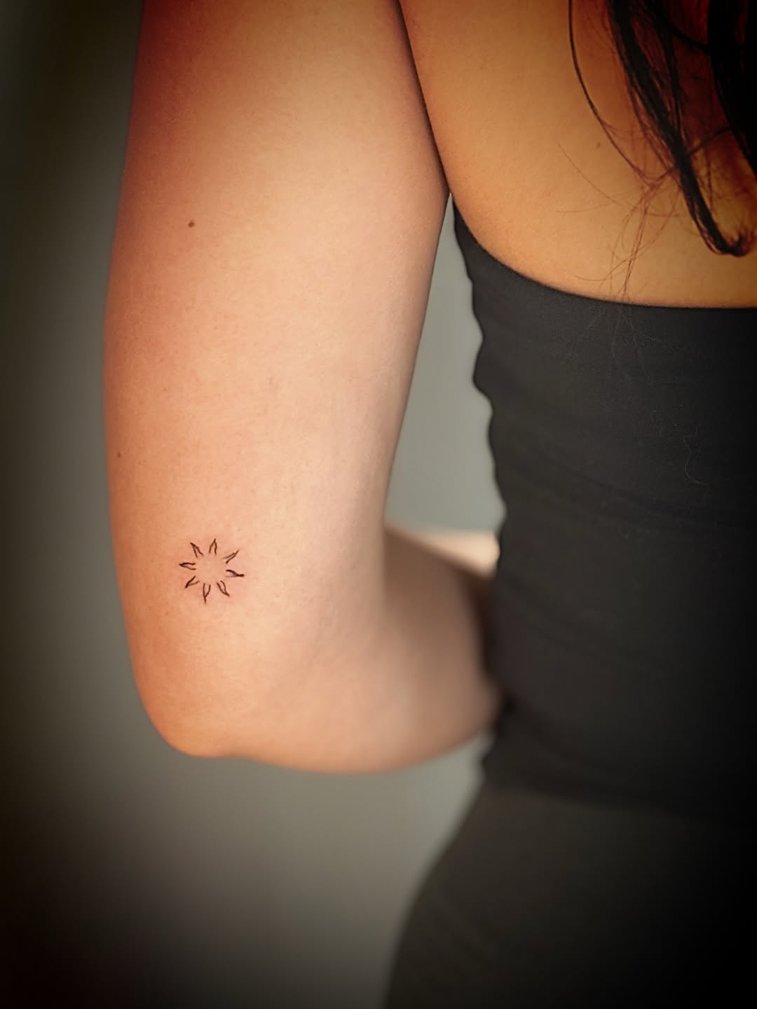 Tattoo by @phoenixrisingbeauty — fine_line, minimalist