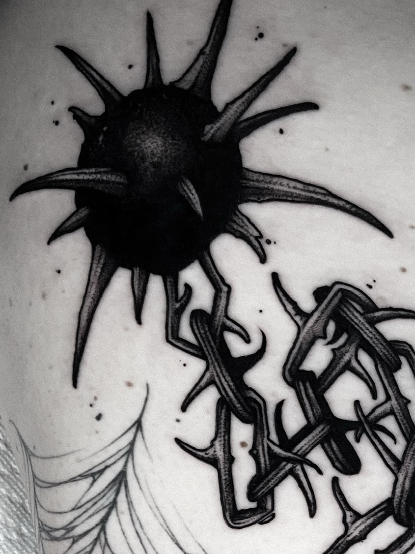Tattoo by @bunche_tattoo โ blackwork, dark_realism