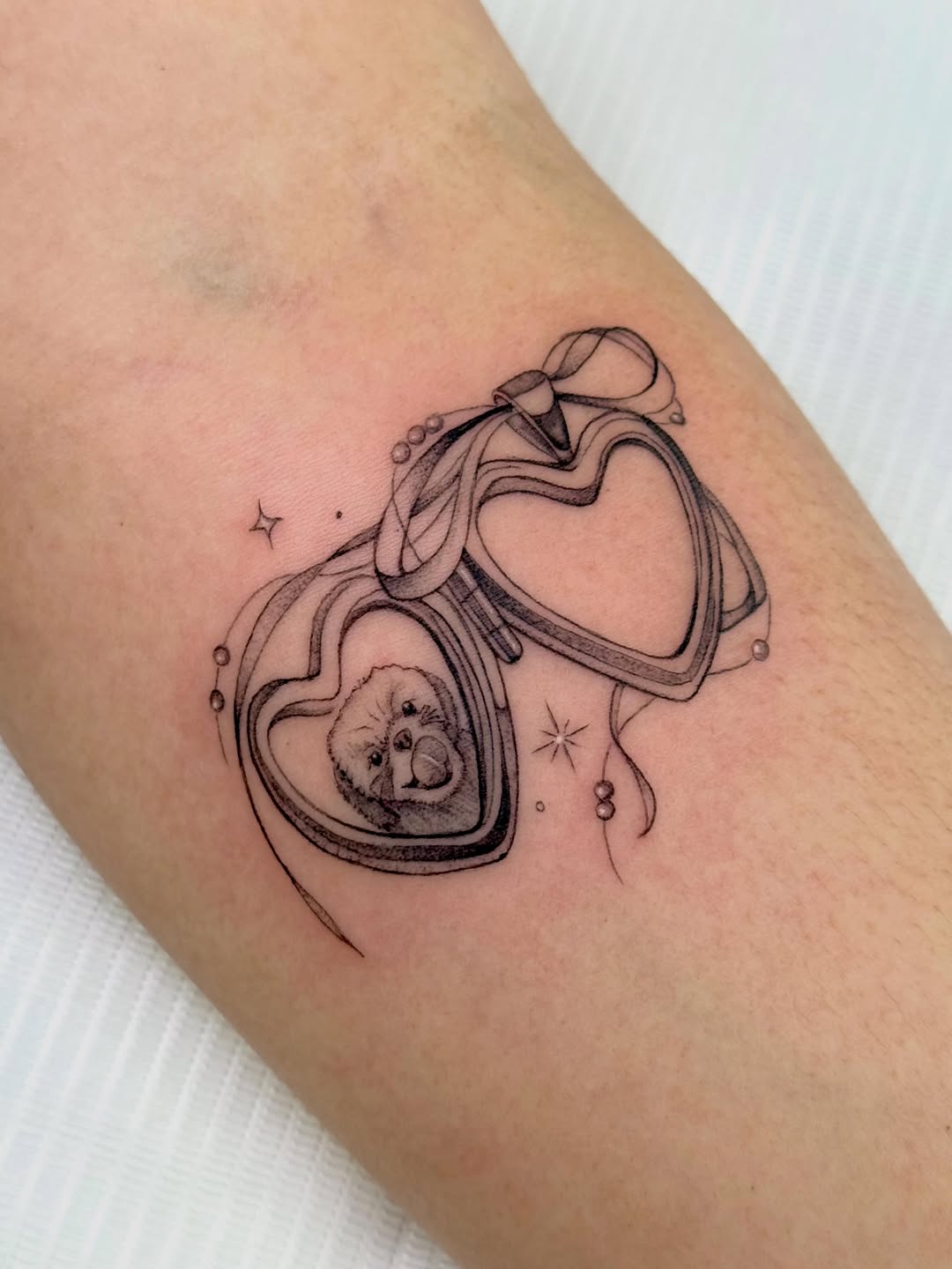 Tattoo by @peachytats.atl โ fine_line, black_and_grey
